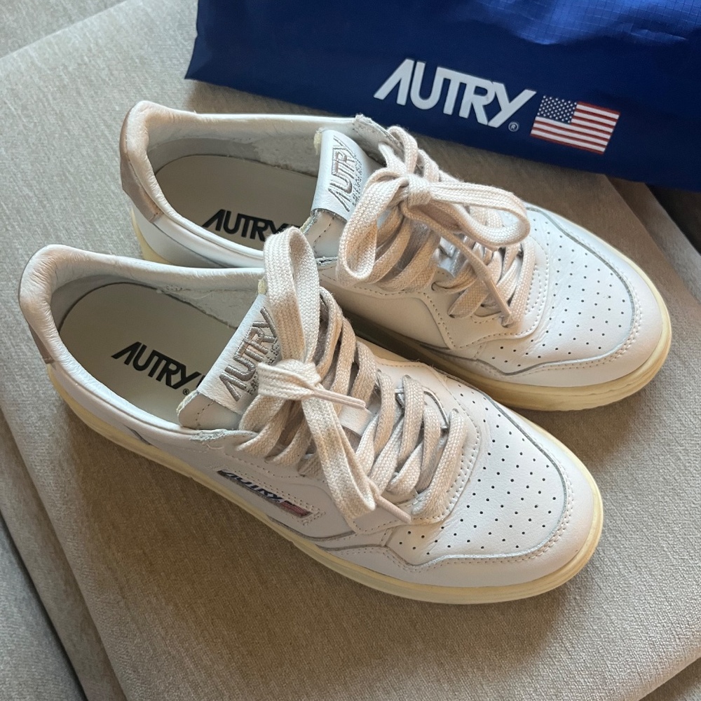 Autry - Picture 3 of 6